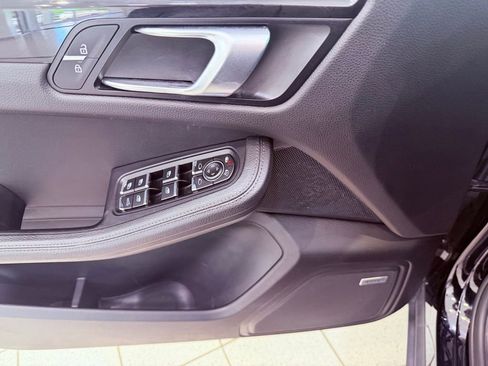 Used 2019 Porsche Macan AWD/4WD image 19