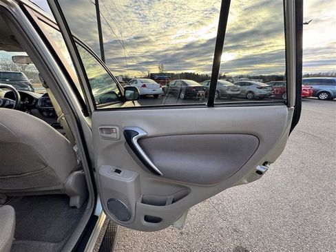 Used 2002 Toyota RAV4 4WD image 39