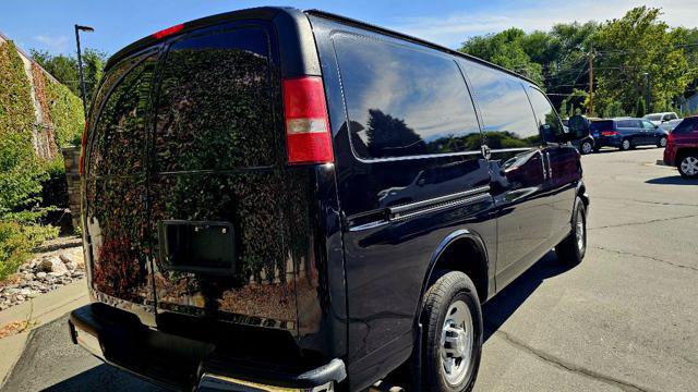 Used 2018 Chevrolet Express 2500 w/ Driver Convenience Package RWD image 5