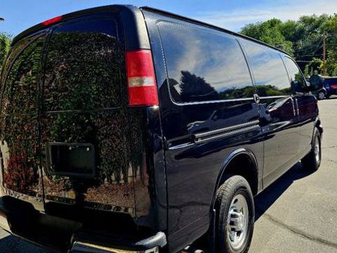 Used 2018 Chevrolet Express 2500 w/ Driver Convenience Package RWD image 5