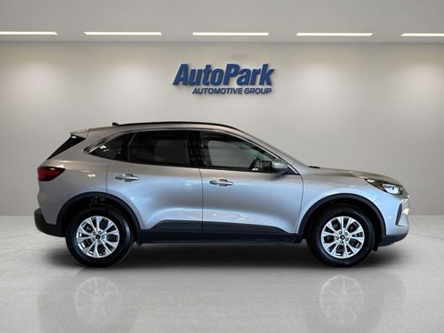 Used 2024 Ford Escape Active w/ Tech Pack #2 AWD/4WD image 8
