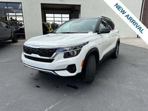 Used 2023 Kia Seltos S w/ Navigation Package AWD/4WD image 3