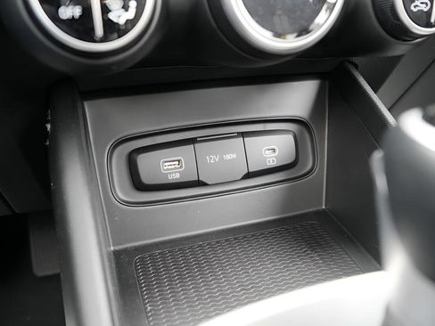 Certified 2025 Hyundai Venue SEL FWD image 32