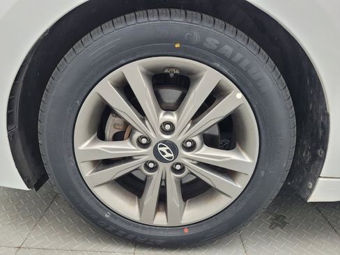 Used 2018 Hyundai Elantra SEL FWD image 31