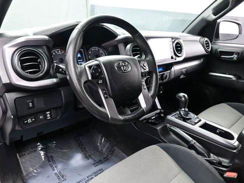 Used 2022 Toyota Tacoma TRD Sport image 13