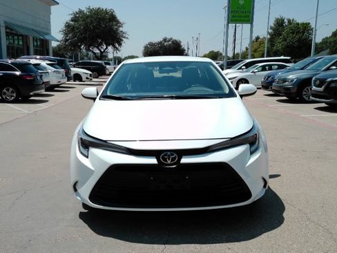 Used 2026 Toyota Corolla LE FWD image 2