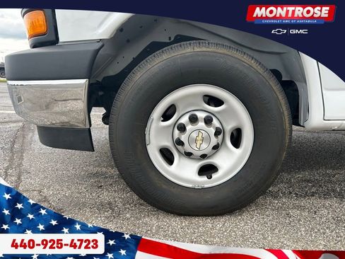 Used 2024 Chevrolet Express 2500 w/ Driver Convenience Package RWD image 27