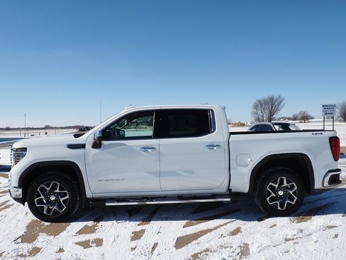 Used 2024 GMC Sierra 1500 SLT w/ SLT Premium Plus Package image 19
