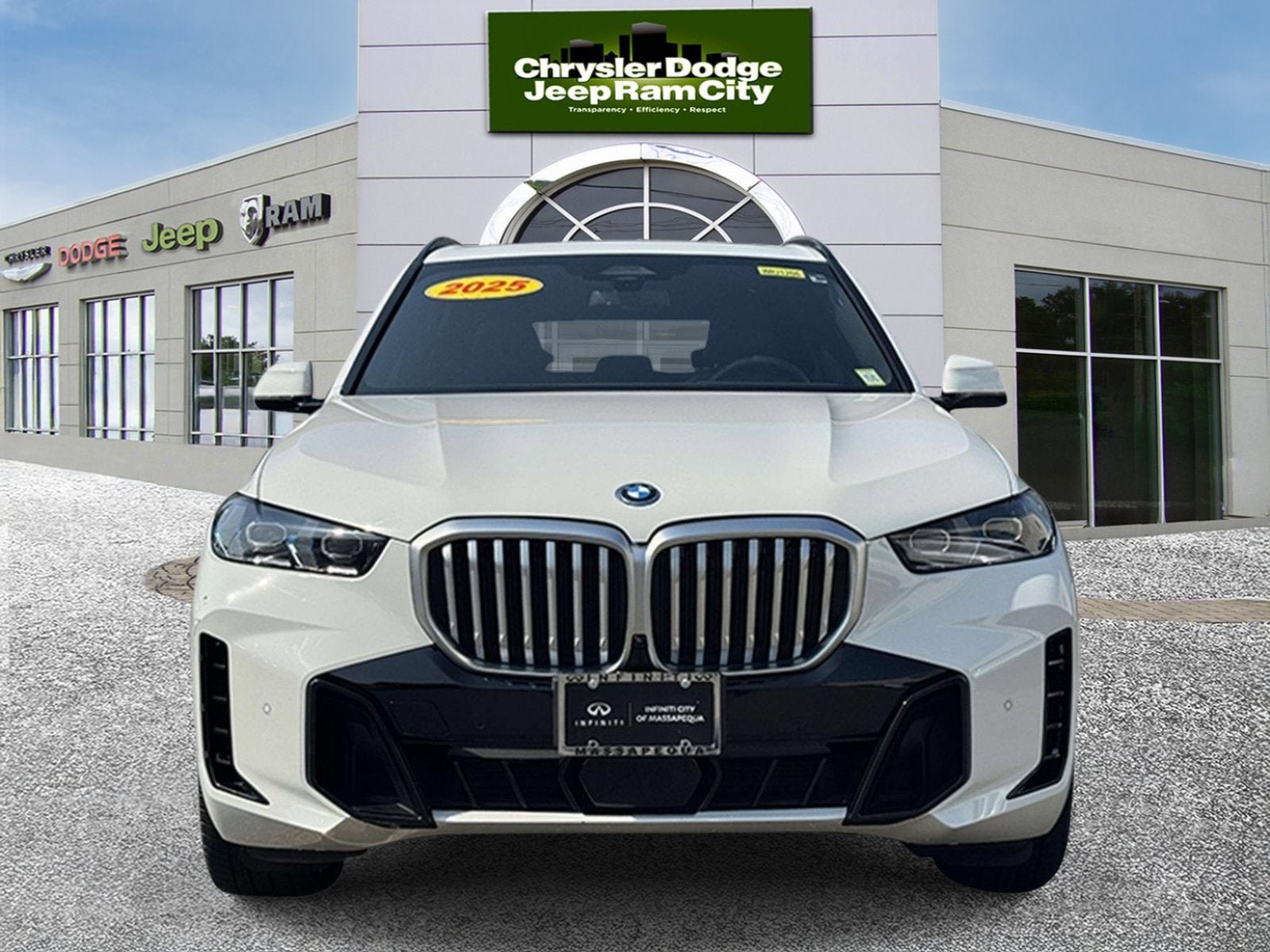 Used 2025 BMW X5 xDrive50e w/ M Sport Package AWD/4WD image 2