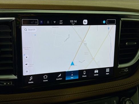 Used 2021 Chrysler Pacifica Limited w/ Uconnect Theater Family Group AWD/4WD image 5