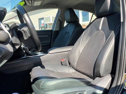 Used 2019 Toyota Camry XSE image 10