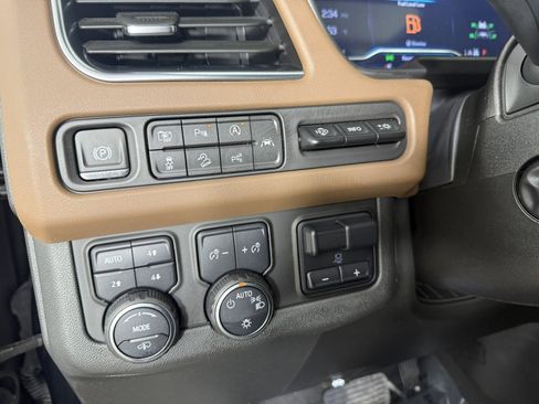 Used 2024 Chevrolet Suburban High Country w/ Advanced Technology Package image 27