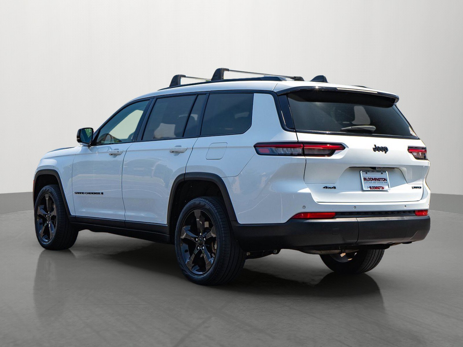 Used 2023 Jeep Grand Cherokee L Limited w/ Black Appearance Package AWD/4WD image 5