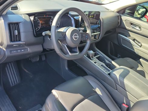 Certified 2025 Nissan Pathfinder SL w/ Cargo Package FWD image 20