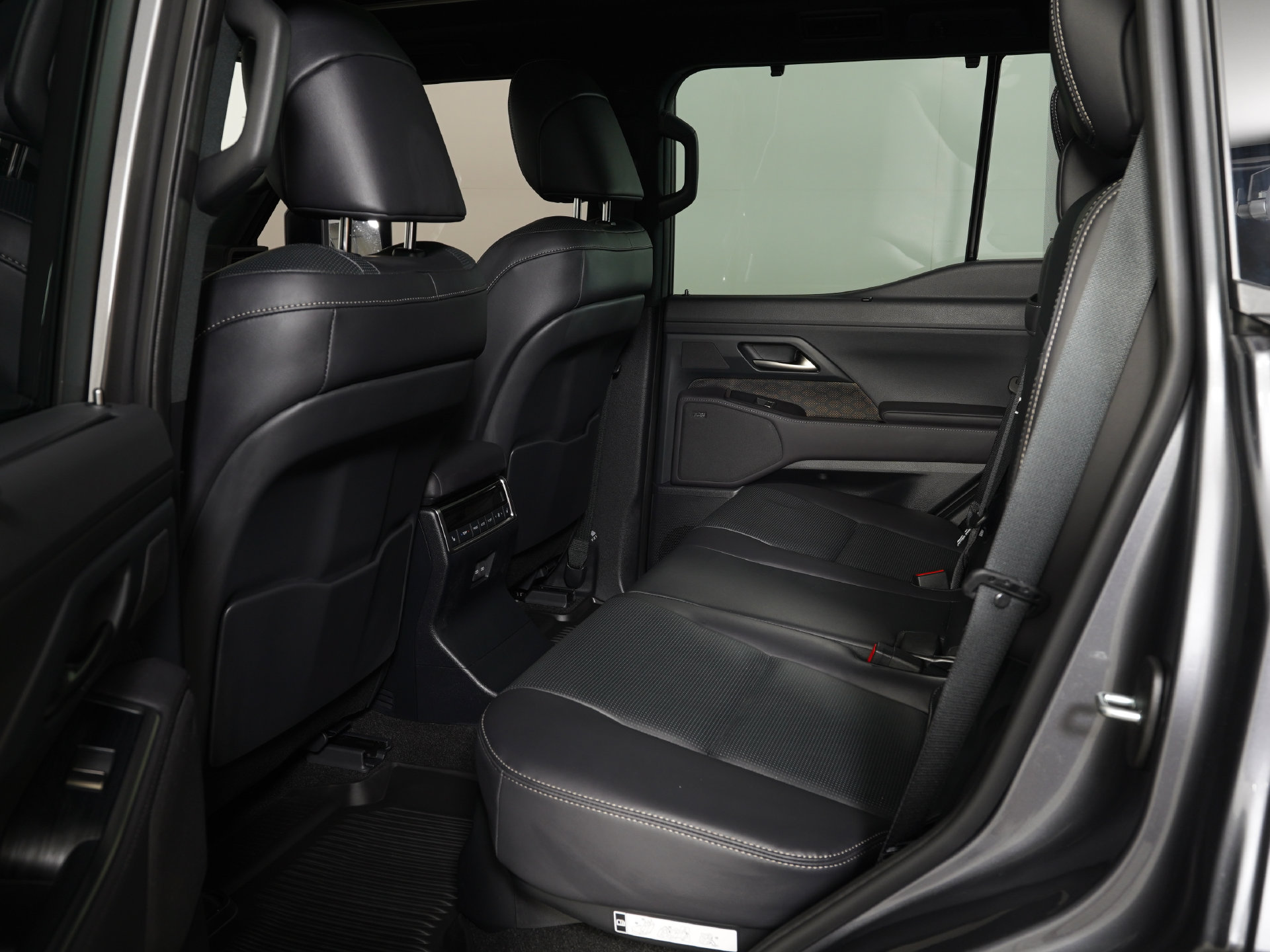 Used 2026 Lexus GX 550 w/ Cold Area Package AWD/4WD image 15