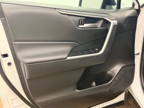 Used 2025 Toyota RAV4 XLE AWD/4WD image 11