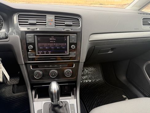 Used 2018 Volkswagen Golf S image 14