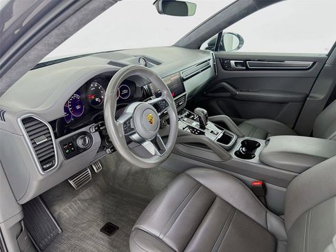 Used 2021 Porsche Cayenne GTS AWD/4WD image 4
