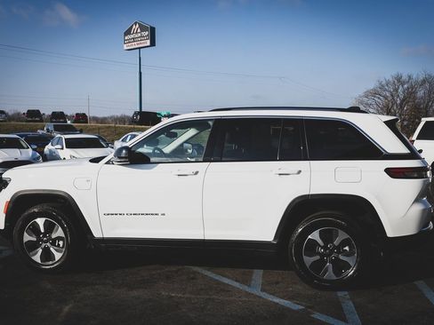 Used 2022 Jeep Grand Cherokee Limited 4xe image 27