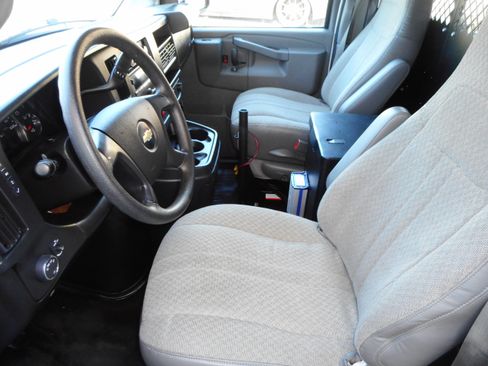 Used 2016 Chevrolet Express 2500 RWD image 11
