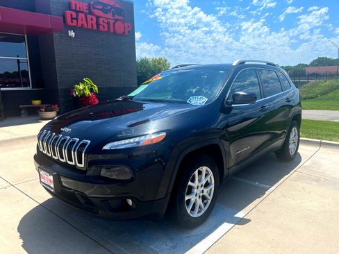 Used 2016 Jeep Cherokee Latitude image 2