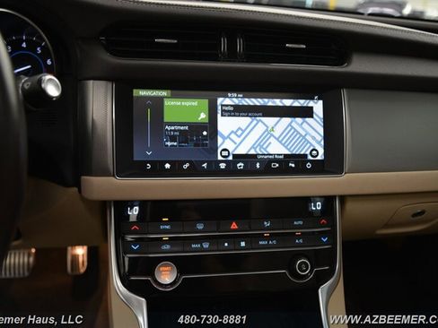 Used 2020 Jaguar XF Premium image 29