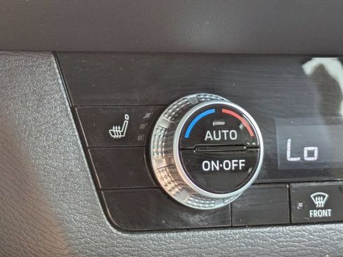 Used 2024 Mitsubishi Outlander SE FWD image 23