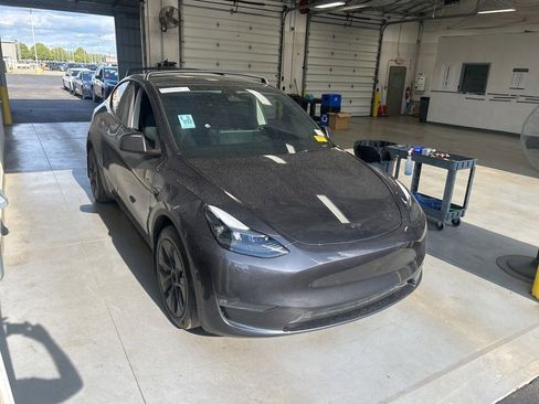 Used 2024 Tesla Model Y Long Range AWD/4WD image 7