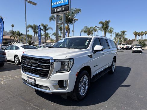 Used 2024 GMC Yukon XL SLT w/ SLT Premium Package RWD image 4