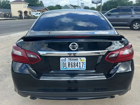 Used 2017 Nissan Altima 2.5 SR w/ Midnight Edition Package FWD image 4