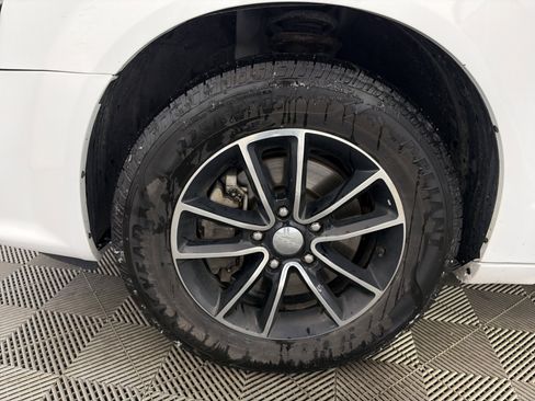 Used 2018 Dodge Grand Caravan SE image 13