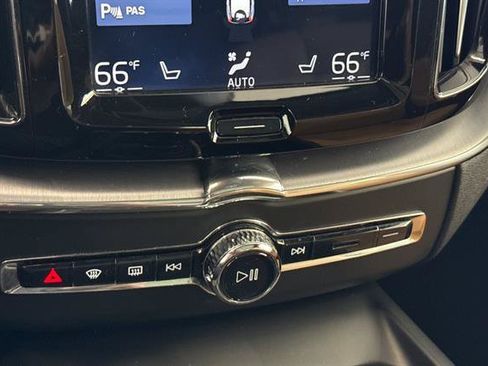 Used 2020 Volvo XC60 T5 Momentum AWD/4WD image 22