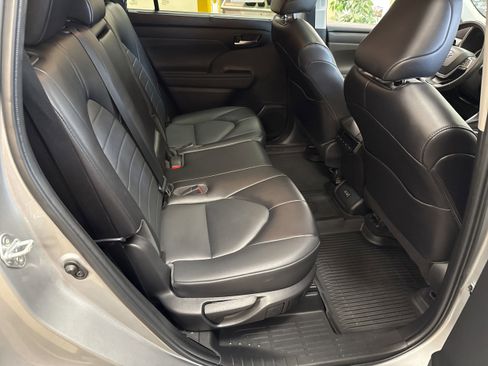 Used 2022 Toyota Highlander XLE image 20