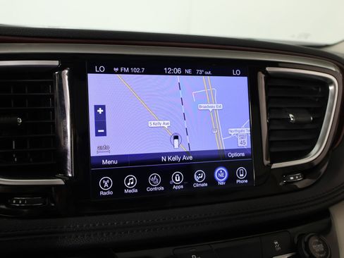 Used 2017 Chrysler Pacifica Limited w/ Tire & Wheel Group image 7