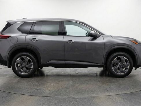 Used 2025 Nissan Rogue SV image 11
