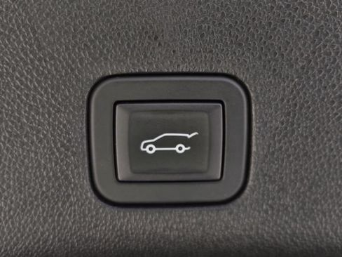 Used 2024 GMC Yukon XL Denali Ultimate AWD/4WD image 12