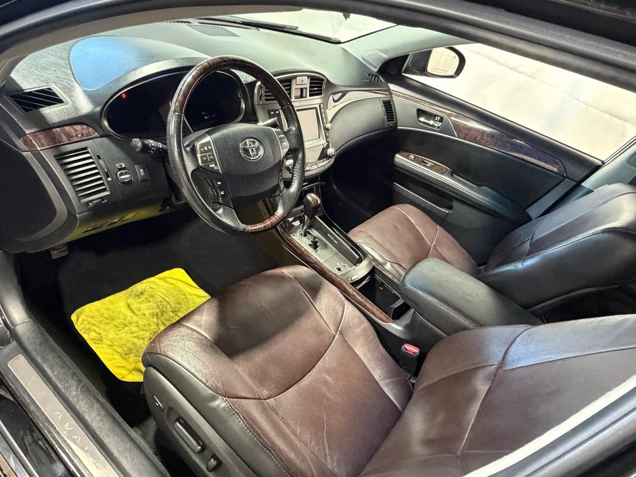 Used 2011 Toyota Avalon Limited FWD image 24