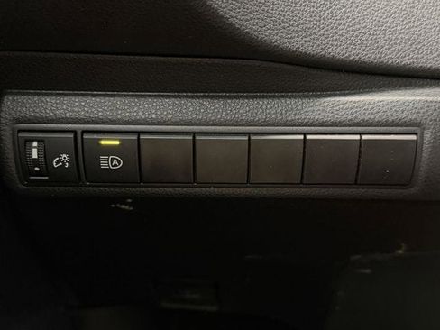 Used 2025 Toyota Corolla SE image 22