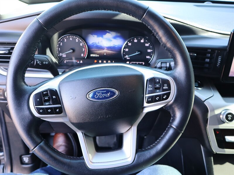Used 2021 Ford Explorer XLT AWD/4WD image 23