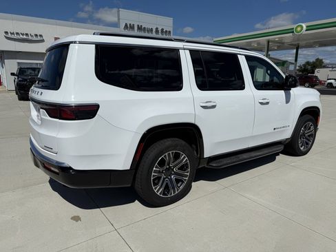 Used 2024 Jeep Wagoneer Series II image 8