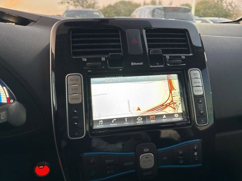 Used 2016 Nissan Leaf SV image 8