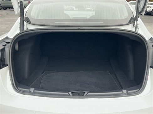 Used 2022 Tesla Model 3 Standard Range image 17