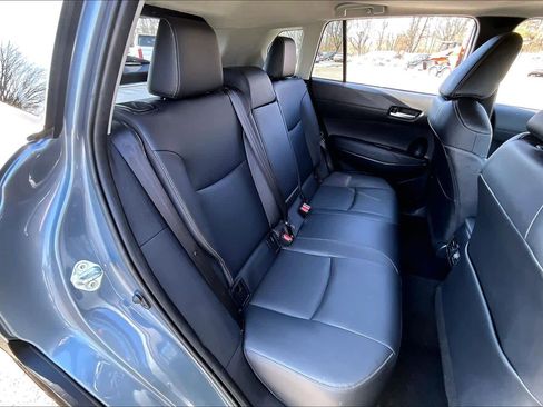 Used 2025 Toyota Corolla Cross XLE w/ Convenience Package image 21
