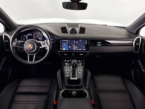 Used 2023 Porsche Cayenne image 9