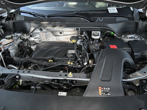 Used 2025 Chevrolet Trax LT w/ LT Convenience Package image 14