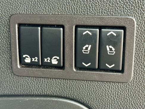 Used 2018 GMC Yukon Denali w/ Denali Ultimate Package image 13