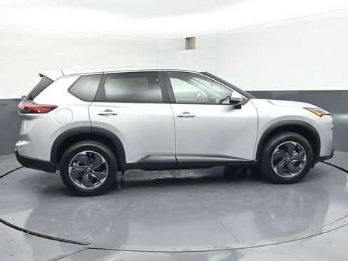 Used 2025 Nissan Rogue SV FWD image 4