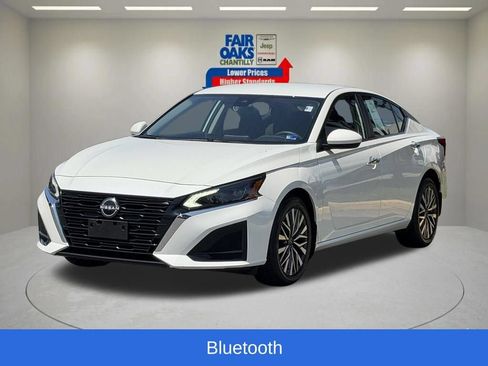 Used 2023 Nissan Altima 2.5 SV AWD/4WD image 3