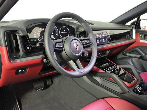 Certified 2026 Porsche Cayenne E-Hybrid Coupe image 4