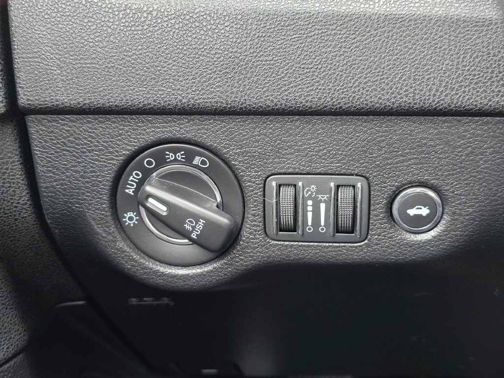 Used 2019 Chrysler 300 S AWD/4WD image 31
